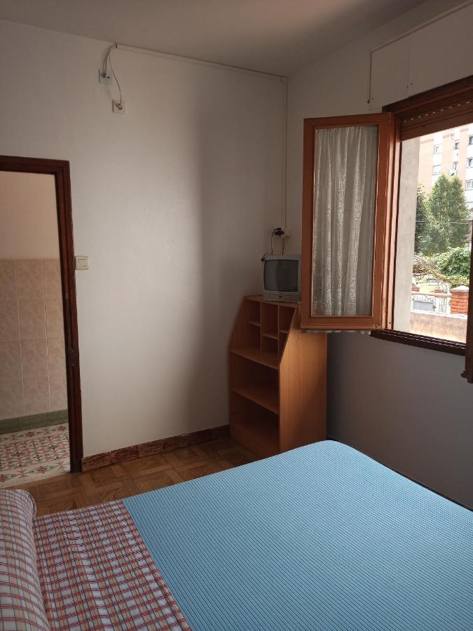 Pensión Los Pinos Gijón Exterior foto
